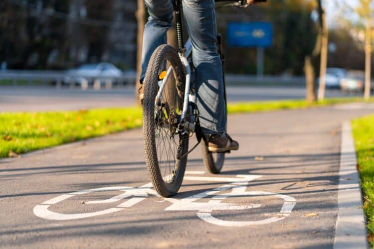 The Federal Government is investing $21 million in 19 active transport projects, as part of a program to build new or upgrade existing bicycle and walking paths across the state.
