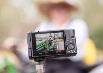 As the inaugural winner of John Deere’s Australia Content Creator Competition, Ms Rodriguez had access to the two pieces of equipment for a six-month period and put them to good use turning dreams into reality on her 7.5-acre property at Yackandandah in north-east Victoria.