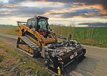 The SIMEX PL2000 attached to a skid-steel loader. Images: Total Rockbreaking Solutions