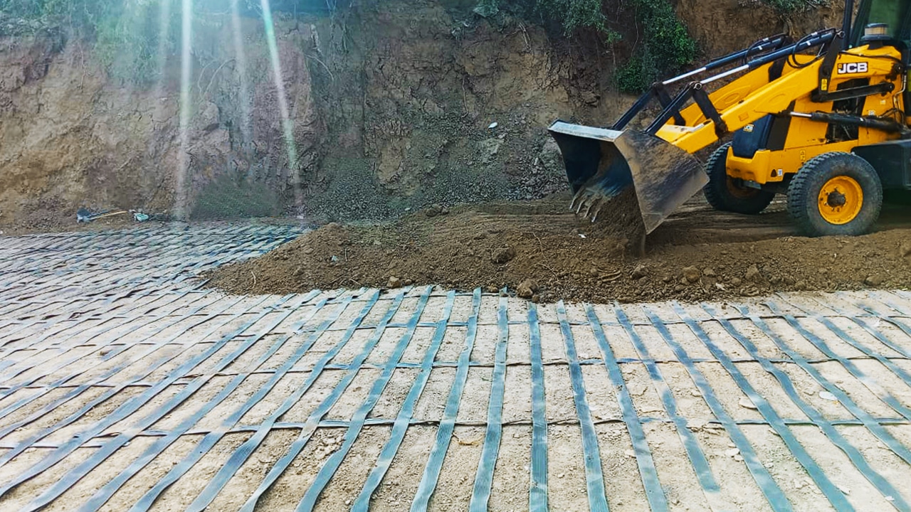 Geoquest geosynthetics in Australian roads: design and risk notes for engineers