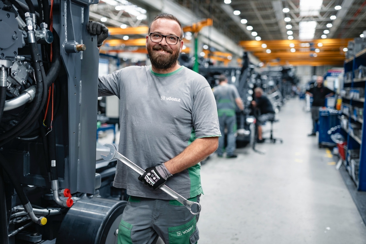 A look inside the Joseph Vögele AG brand headquarters: from a small forge to one of the world’s most modern manufacturing facilities for road pavers.