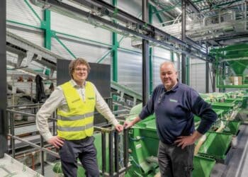 Rob Smulders and Quartzline Plant Manager Fred van Zanten. Images: VEGA