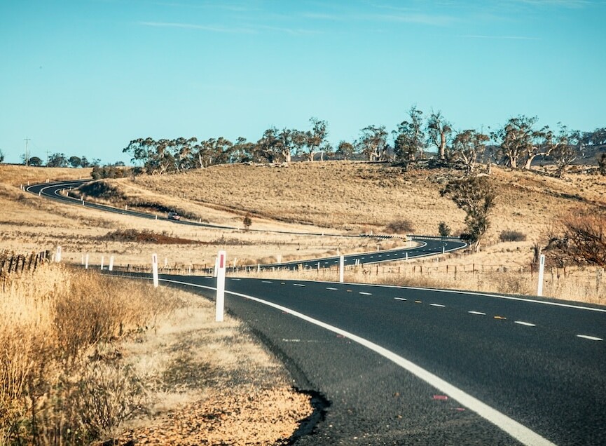 Snowy Mountains Highway works: design and safety notes for road engineers