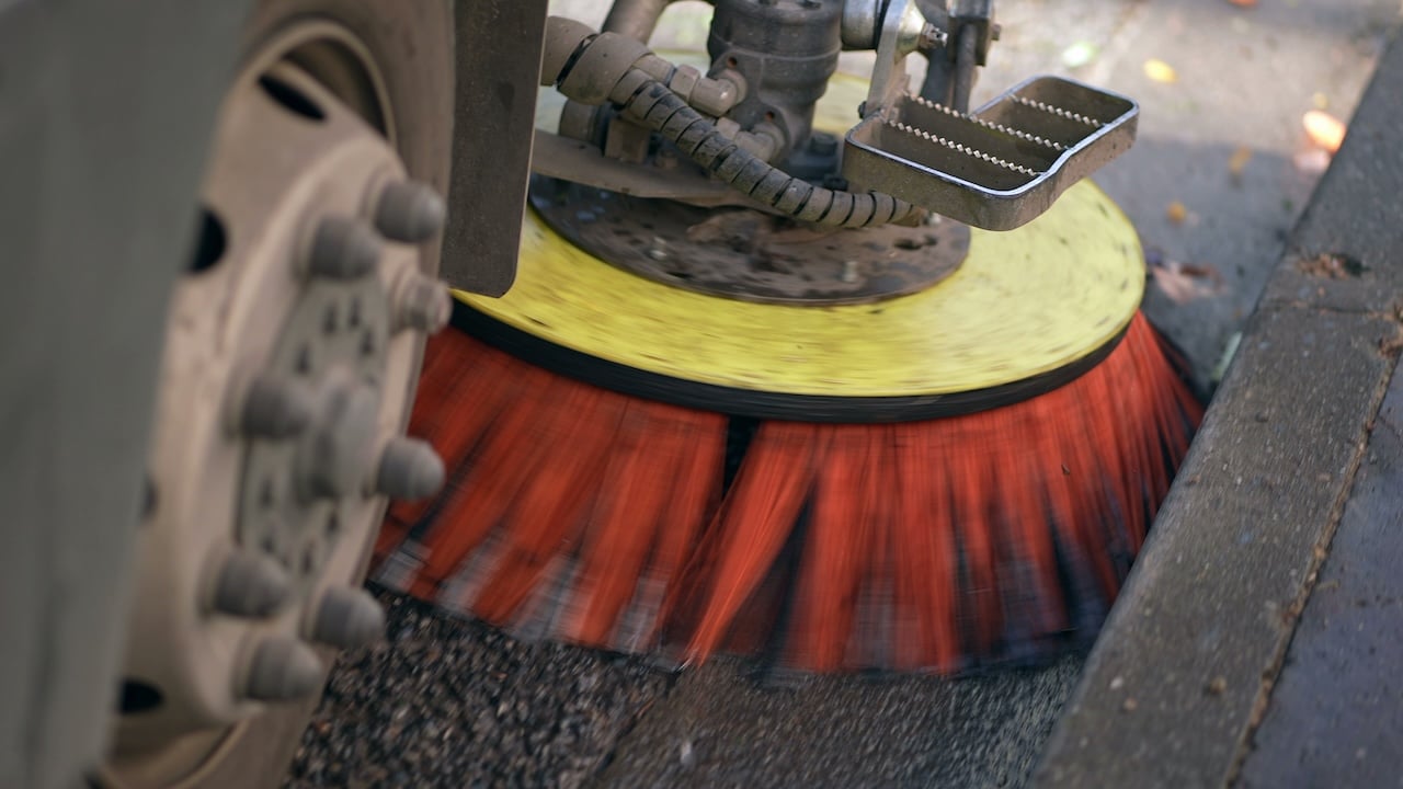 Monash Freeway cleaning works: drainage and safety implications for engineers